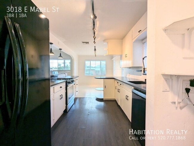 3018 E Mabel St