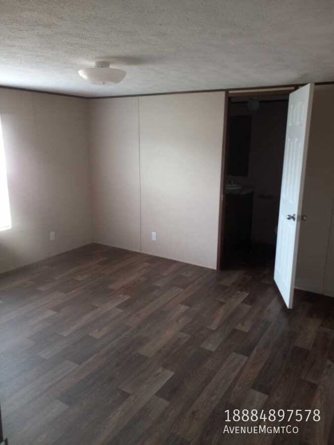 Photo - 327 Old Tavern Ln