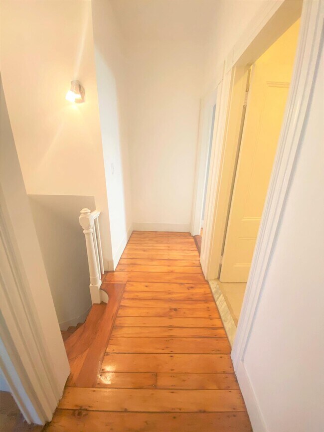 Photo - 225 Broadway Unidad 7