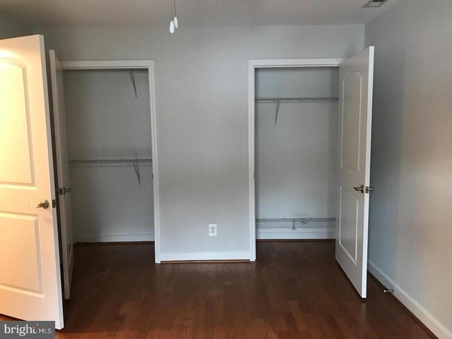 Building Photo - 1225 Gemini Dr Unit B