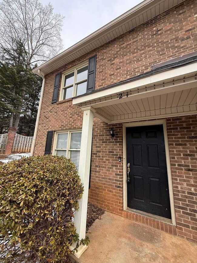 Photo - 3-Bedroom Townhome Just Minutes From Downtown Hickory!