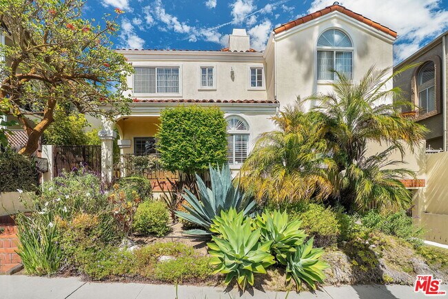 Building Photo - 1121 21st St Unit 1