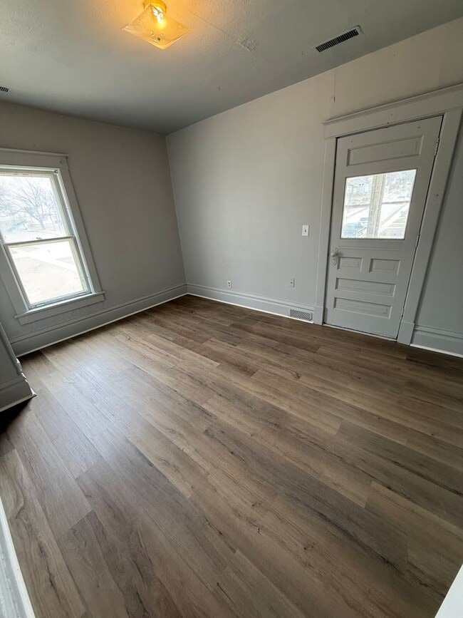 Photo - 415 George St Unit Upstairs