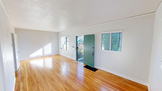 Photo - Unfurnished One Bedroom for Rent in Corona... Unidad 940 C Avenue