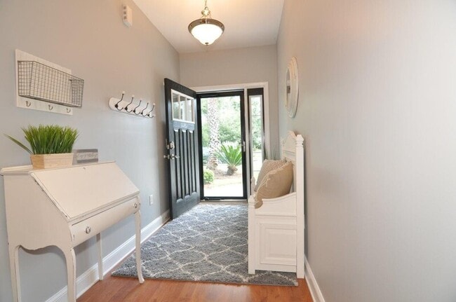 Photo - 156 Cottonham Ct