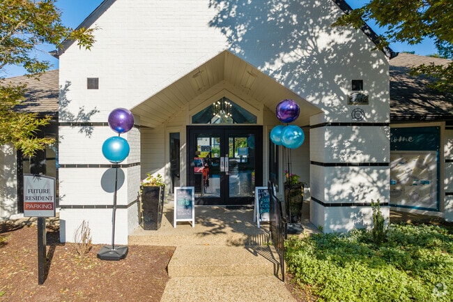 Entrada - The Taylor at 502