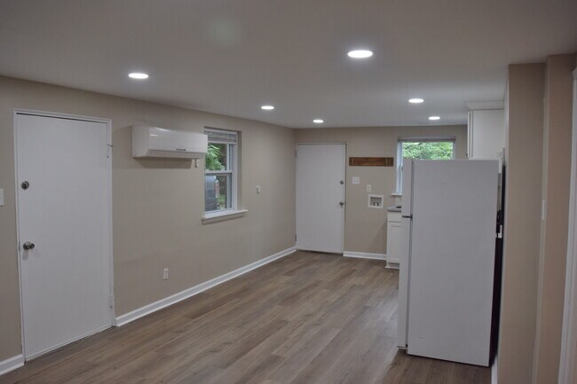 Kitchen - 4103 N Center St Unit #3