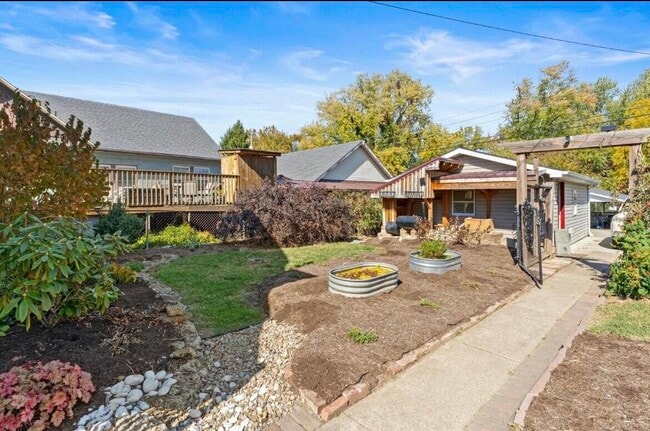 Photo - 2929 Newman St