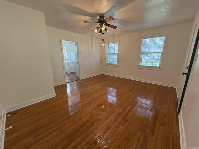 Photo - 204 N Tyler St