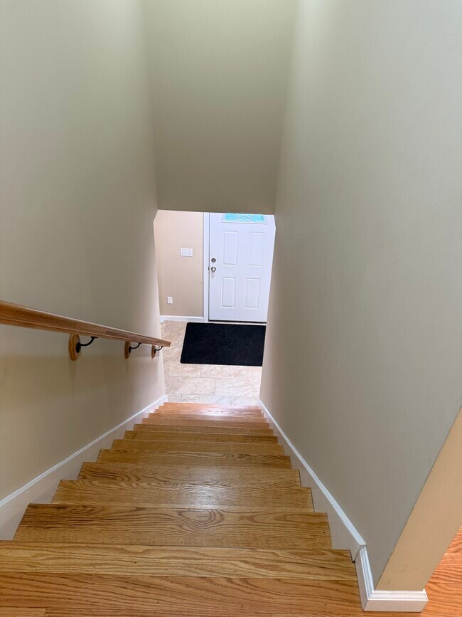 Photo - 566 Dwight Rd