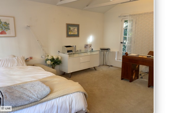 Studio layout with bed, desk, french doors on both sides - 2026 N Oxford Ave Unidad 2026 N Oxford