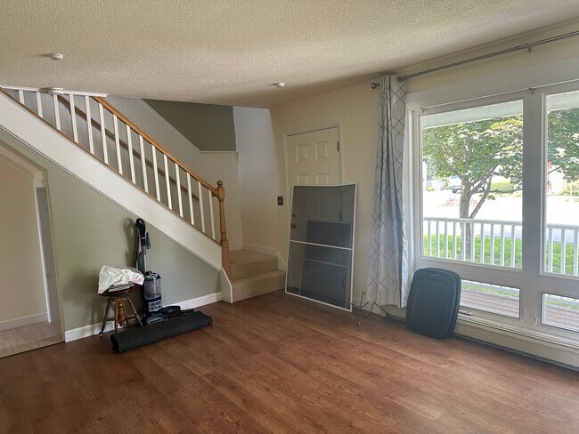 Lovely bright living room - 1 Appletree Ln