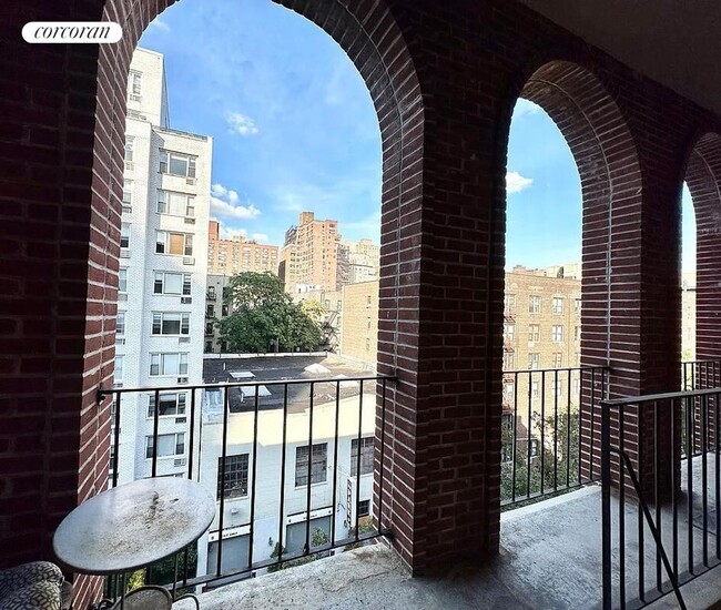 Photo - 430 E 77th St