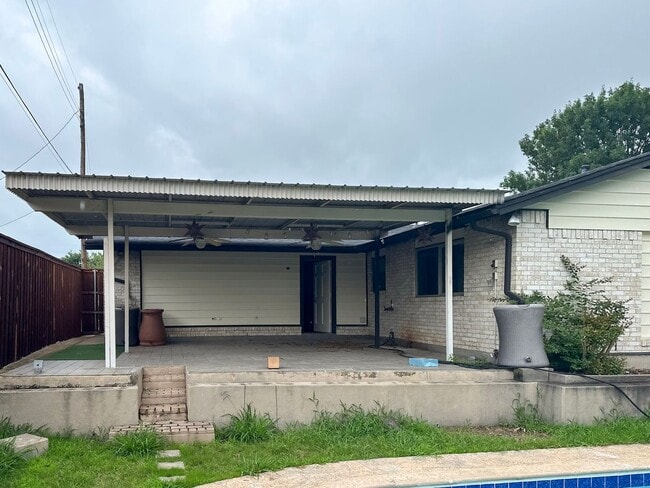 Photo - 3 Bedroom / 2 Bath / 2 Car Garage w/ a POOL!