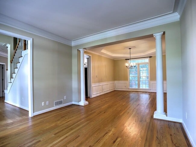Photo - 515 Mellbrook Ln