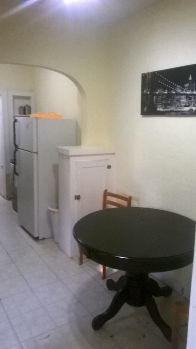 Photo - 723 NW 31st St Unidad 723 Duplex