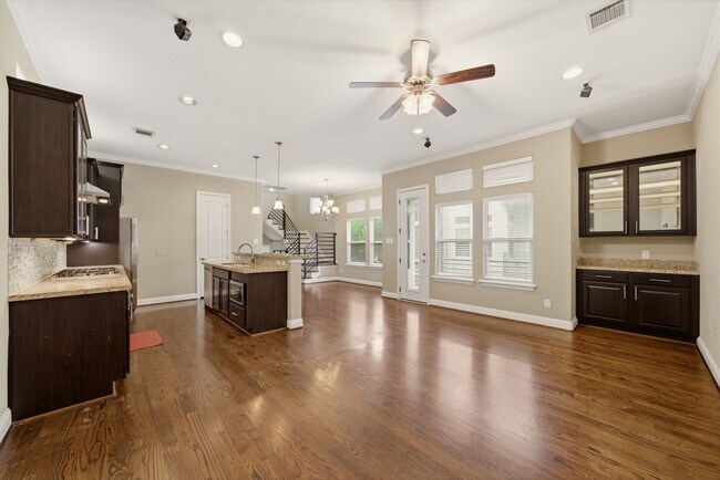 Photo - 1113 W 18th St Unidad A