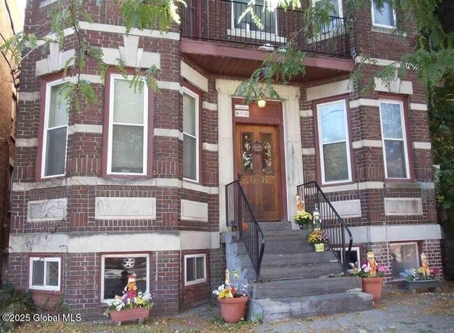 Building Photo - 68 Morris St Rental