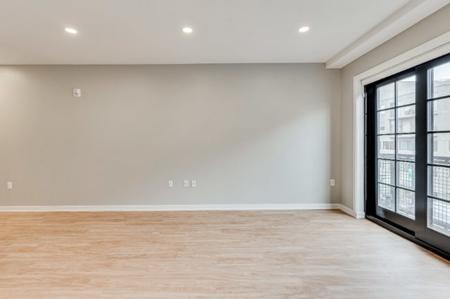 Photo - 2210 Wisconsin Ave NW Unidad 415