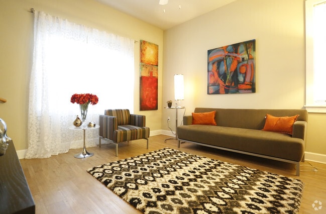 2BR/2BA -946SF