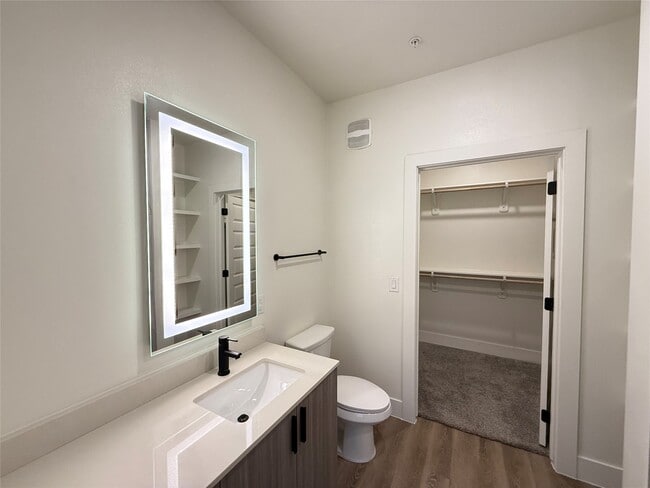 Building Photo - 2520 Washington Ave Unit A2-840