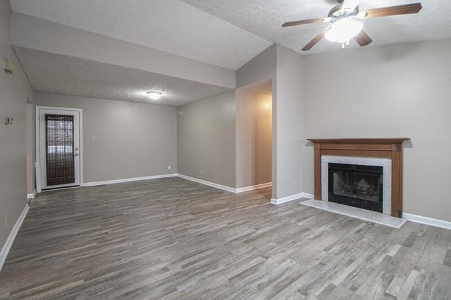 Building Photo - 131 Lillian Dr