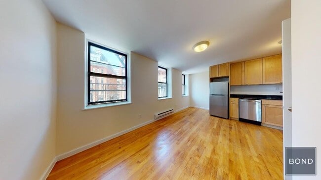 Building Photo - 273 Mott St Unit 3R Rental