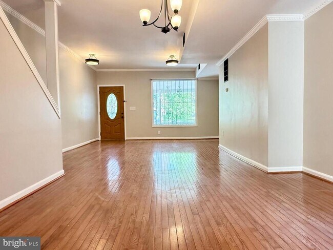 Photo - 1004 Girard St NW