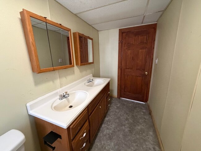 Photo - 714 Commercial-