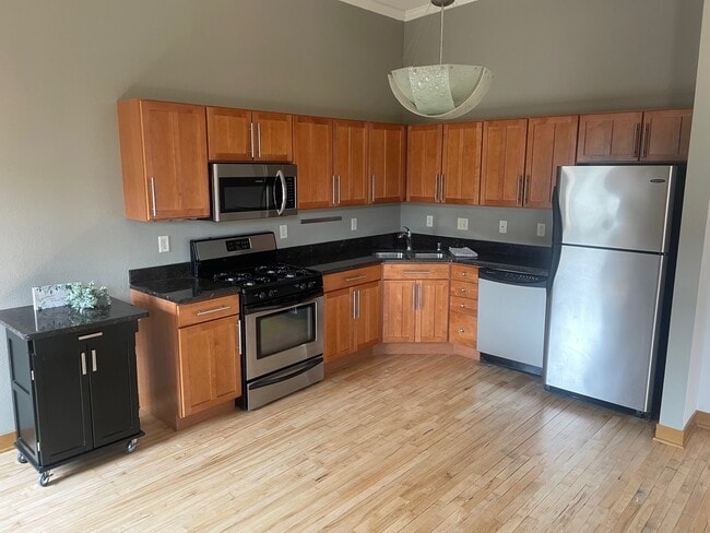 High End Kitchen - 1017 S 2nd St Unit 403