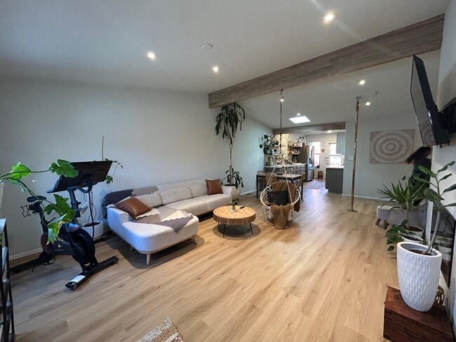 Photo - 1347 E Parkway Dr