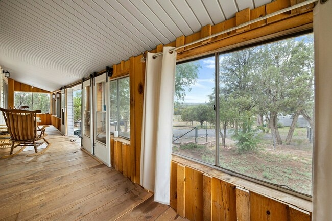 Photo - 5066 Iris St