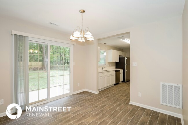 Photo - 6426 Lake Forest Rd E