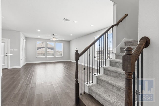 Photo - 555 Purple Heart Dr