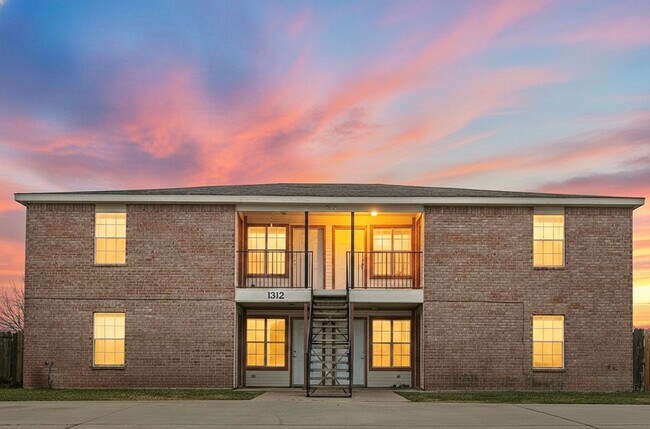 Building Photo - COMING SOON !