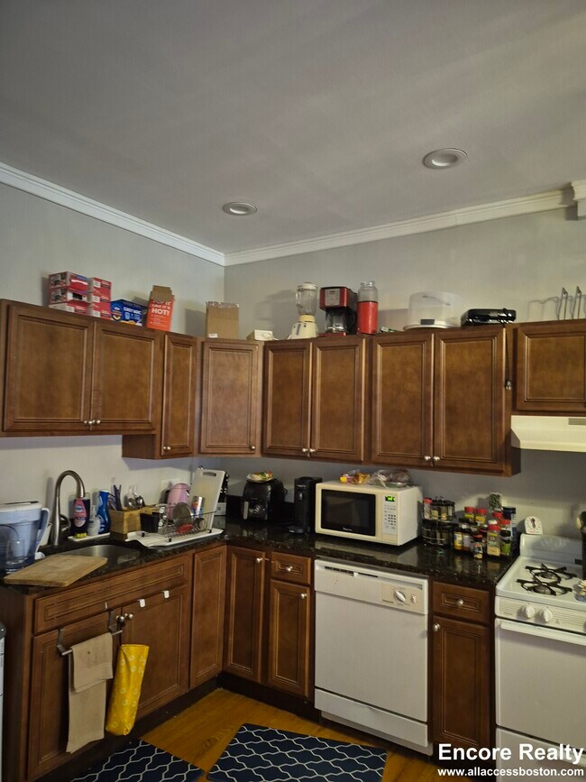 Photo - 153 Salem St Unidad 13