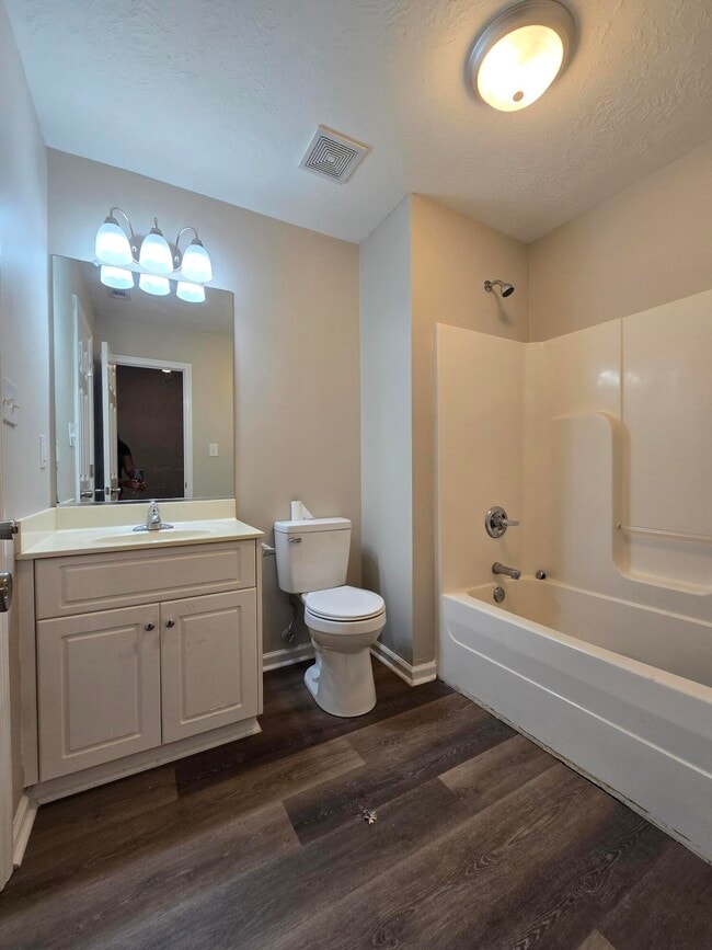 Photo - 528 Edgecliff Ln