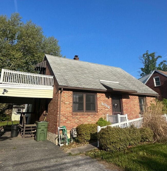 Building Photo - 3 Bedroom Brick Cape Cod in Central York School District!