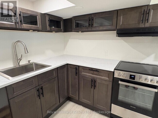 Photo - 499 Braidwood Ave