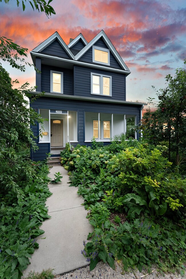 Building Photo - 2559 Aldrich Ave S Unit Upper
