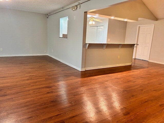 Photo - 4294 Tanglewilde Dr S