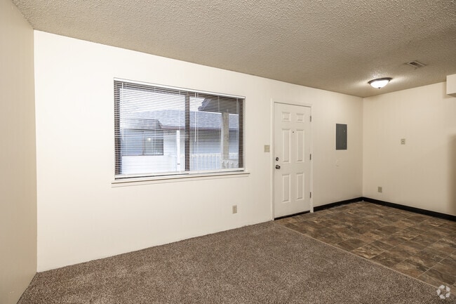 1BR, 1BA - 650 SF - Living Room