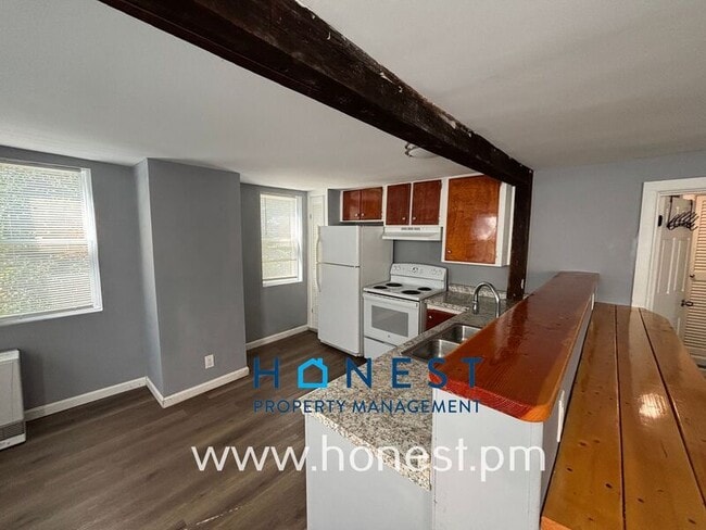 8 Green St Unit 1