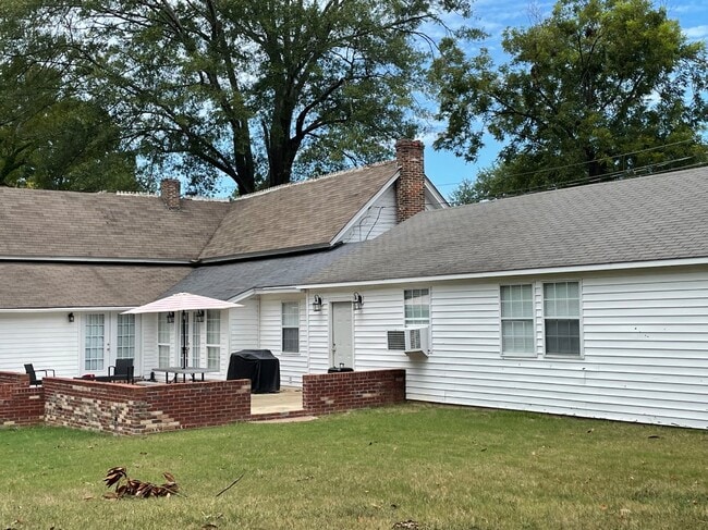 Photo - 102 Cedar St