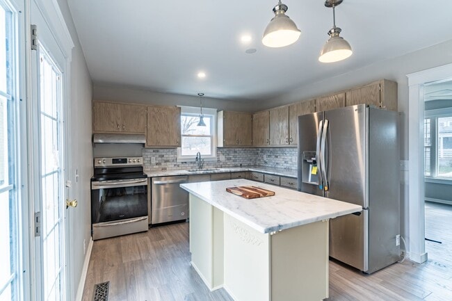 Photo - Renovated 3 bed/2 bath just minutes from Downtown!!