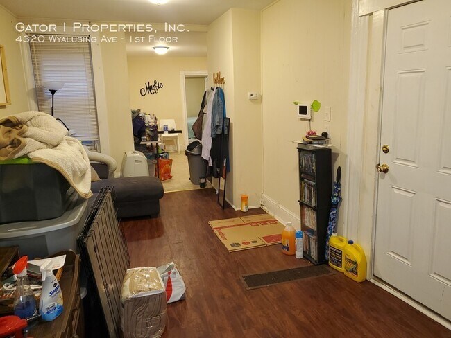 Photo - LARGE 1 Bedroom, renovated! FOR RENT!! Unit 1st Floor