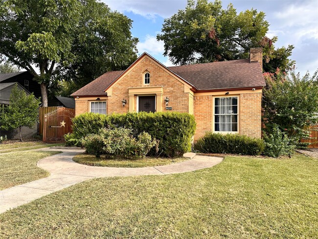 Photo - 2222 Carnes St