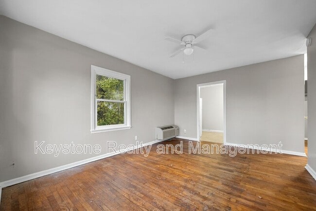 Photo - 1525 Ferrell St