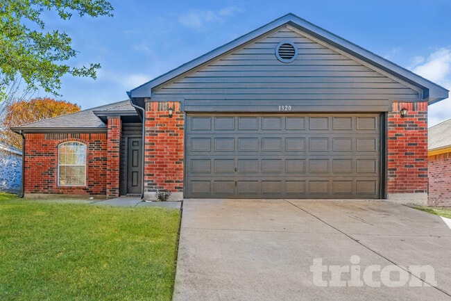 Building Photo - 1320 Cleardale Dr