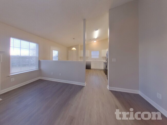 Photo - 7031 Red Bud Cir